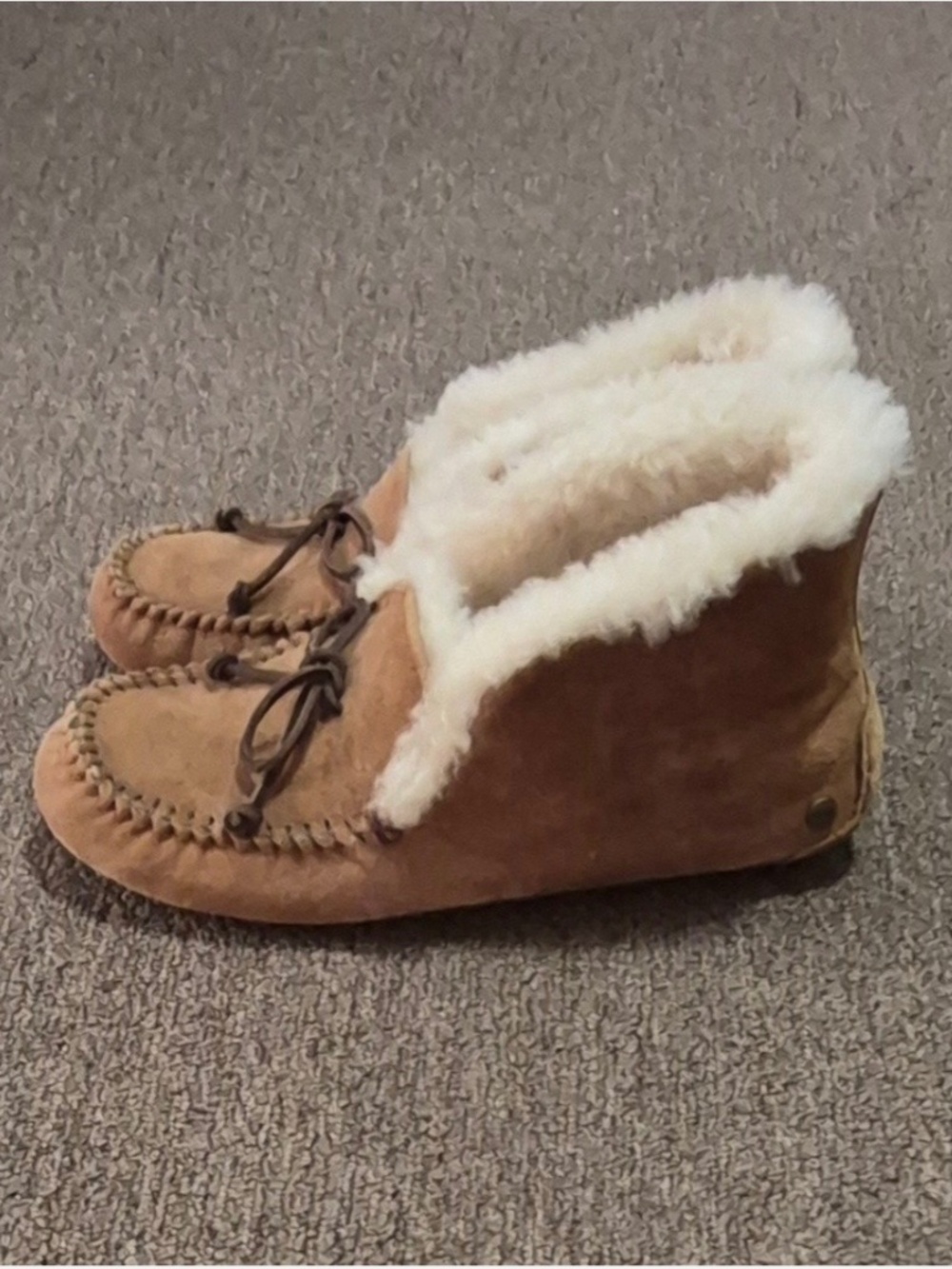 NWOT Ugg Alena Slippers